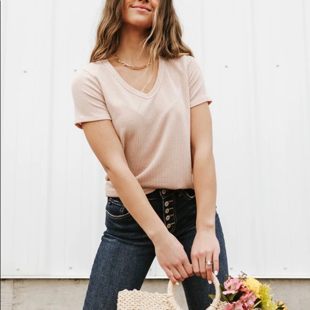 NWT Blush Boone V-neck Size Small